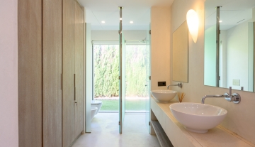 Resa Estates te koop sale Cala Comte bathroom 7.jpg